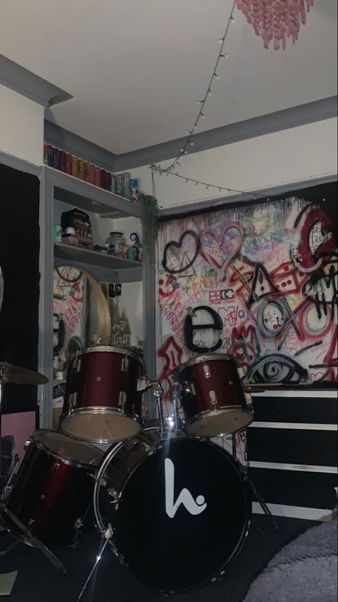 #drums #drummer #bedroom #graffiti #art #music Drumset In Bedroom Ideas, Rock Aesthetic Bedroom, Bedroom With Drums, Drums Bedroom, Drums In Bedroom, Drummers Girlfriend Aesthetic, Drum Set In Bedroom, Room With Drum Set, Grunge Drummer Aesthetic