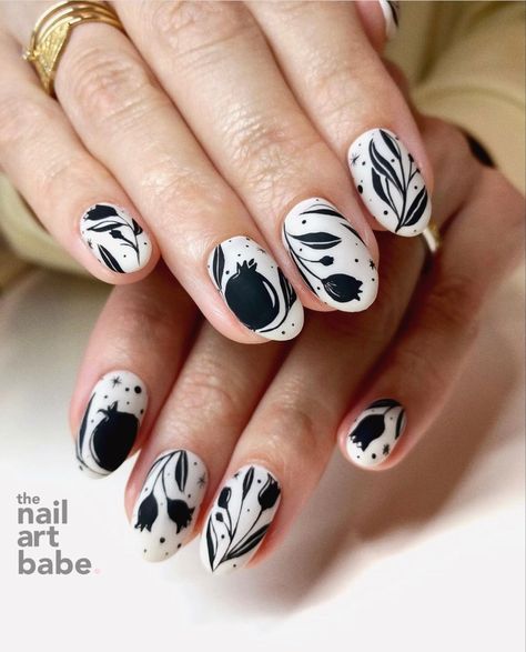 Credit: @ thenailartbabe Pomegranate Nails, White Pomegranate, Manicure Images, Black And White Nail, Black French Nails, Black And White Nail Designs, Swirl Nail Art, Monochrome Black And White, Chevron Nails