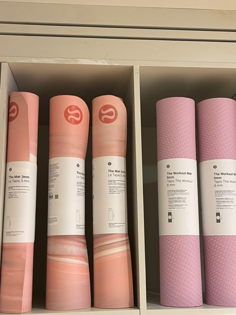 Lululemon Yoga Mat Aesthetic, Yoga Mat Lululemon, Yoga Matt Aesthetic, Aesthetic Yoga Mat, Lululemon Mat, Yoga Mat Aesthetic, Sport Packaging, Lululemon Girl, Lulu Girl