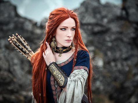 Image stored for reference only. All credits and copyright belong to https://www.instagram.com/daedra_model/ Celtic Hairstyles, Hairstyles Female, Viking Warrior Woman, Viking Aesthetic, Celtic Warriors, Viking Hair, Celtic Woman, Model Outfit, Fantasy Photography