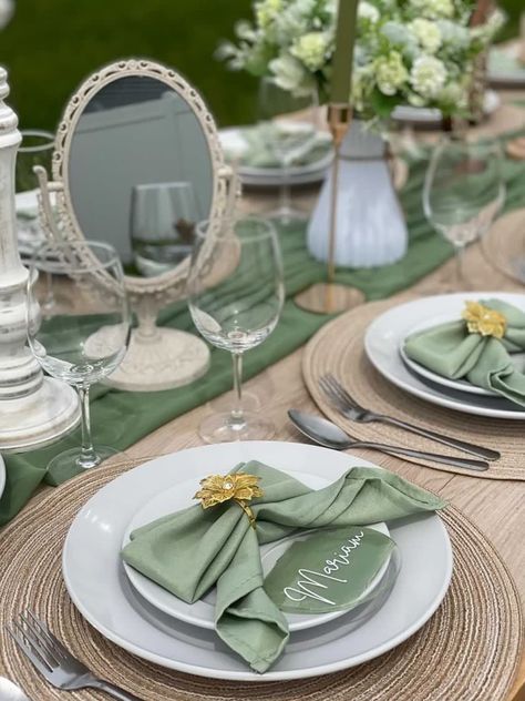 Birthday Party Ideas Sage Green, Sage Green Garden Party, Sage Green Bridal Shower Decorations, Sage Green Picnic, Olive Green Bridal Shower Ideas, White And Green Bachelorette Party, Bridal Shower Ideas Sage Green, Sage Green Bachelorette Party Decorations, Sage Green And White Bridal Shower Ideas