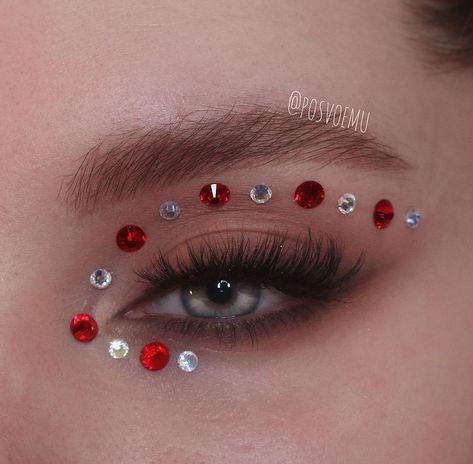 Christmas Eye Makeup, Makeup Fails, Rhinestone Makeup, Christmas Makeup Look, Holiday Makeup Looks, Makeup Nails Art, Halloween Eye Makeup, Holiday Makeup, Christmas Makeup