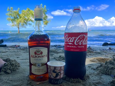 alfonso+cocacola+sea=💗 Alfonso Drink, Alfonso Coke, Drinks Pictures, Alcoholic Drinks Pictures, Coke Drink, Aesthetic Images, Boyfriend Pictures, Coca Cola, Alcoholic Drinks