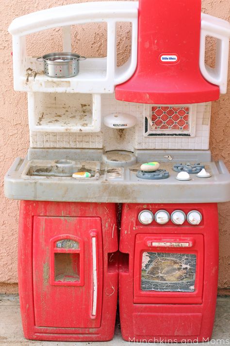 Mud Kitchen Food - Munchkins and Moms Mud Kitchen Food, Toddler Outdoor Play Area, Mud Recipe, Fall Decor Front Door, Mud Kitchen Ideas, Toddler Outdoor Play, Mud Kitchen For Kids, Mud Pies, Kids Mud