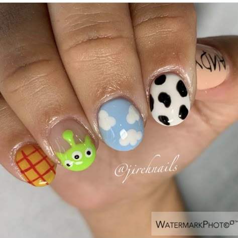 Disney Character Gel Nails, Character Nail Art Short Nails, Toy Story Short Nails, Biab Nails Disney, Pixar Nails Simple, Simple Toy Story Nails, Disney Nails Toy Story, Toy Story Nails Short, Disney Inspired Nails Gel