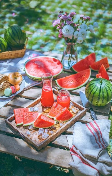 Picnic Watermelon, Watermelon Picnic, Uplifting Sayings, Picnic Fruit, Quotes Uplifting, Happy Weekend Quotes, Weekend Quotes, Food Artwork, Tomato Garden