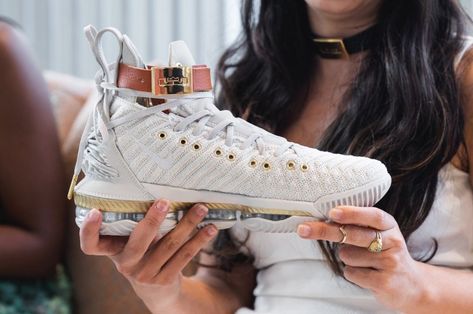 Harlem Fashion, Lebron 16, Lebron James Shoes, Celebrate Women, Shoe For Women, Lebron Shoes, Become A Fashion Designer, Fashion Silhouette, Sneakers Puma