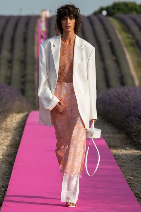 Jacquemus Fashion Show, Fashion Week Trends, Paris Mode, 2020 Fashion Trends, Fashion Styling, Zac Posen, Vogue Fashion, White Blazer, Fashion Show Collection