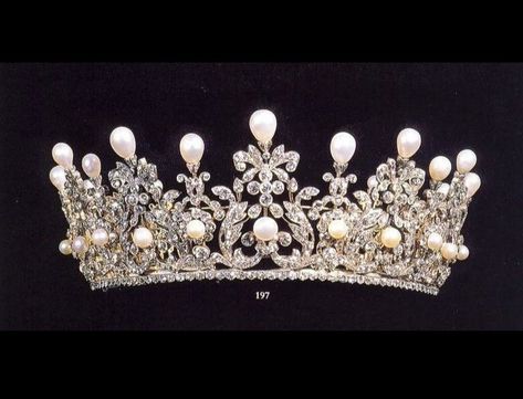 Greek Lyre, Vintage Tiara, Tiaras Jewellery, Royal Crowns, Pearl Tiara, Beautiful Tiaras, Royal Tiaras, Crowns And Tiaras, Wedding Diamond