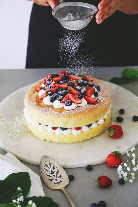 Berry Sponge Cake, Genoise Sponge Cake Recipe Mary Berry, Light Sponge Cake, Birthday Sponge Cake, Airy Cake Recipe, Light Sponge Cake Recipe, 9 Inch Cake Recipe, Genoise Sponge Cake Recipe, Genoese Sponge