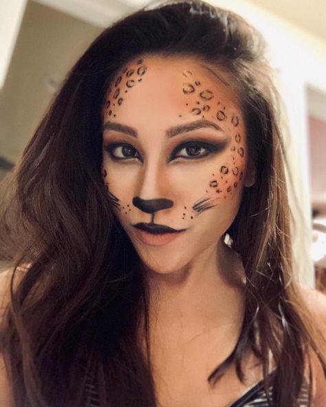 Cheetah Face Makeup Halloween, Jaguar Makeup Halloween, Cheetah Makeup Easy, Cheetah Face Makeup, Cheetah Costume Makeup, Diy Cheetah Costume, Cheetah Costume Women, Halloween Makeup Girl, Jaguar Makeup