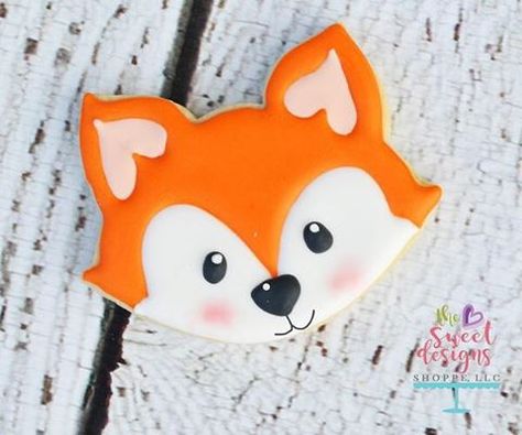 Fox Face Cookie #thesweetdesignsshoppe #cookiecutter #decoratedcookie #woodlandcookiecutters #woodlandcookies Fox Cake, Flooding Cookies, Fox Face, Fox Cookies, Animal Cookies, Icing Cookies, Baby Shower Woodland, Savoury Cake, Cookie Designs