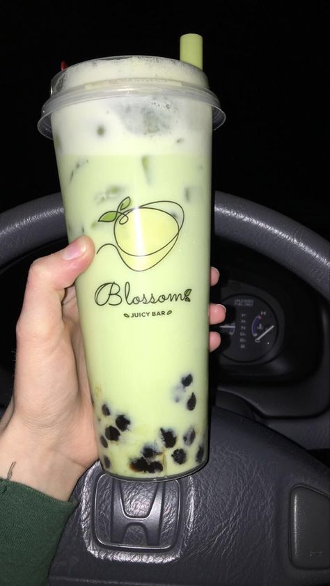 Honeydew Milk Tea, Bubble Tea Flavors, Bubble Tea Boba, Boba Drink, Bubble Milk Tea, Colorful Drinks, Yummy Ice Cream, Cute Snacks, Starbucks Recipes