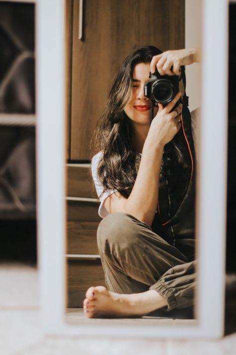 Photographer Self Portrait, Business Shoot, Wow Photo, Brand Photography Inspiration, Anupama Parameswaran, Self Portrait Photography, Self Portrait Poses, Creative Portrait Photography, Hollywood Actors