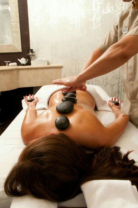 Tighten Stomach, Skin Tightening Stomach, Massage Dos, Skin Tightening Face, Tighten Loose Skin, Hot Stone Massage, Hot Stones, Stone Massage, Saggy Skin