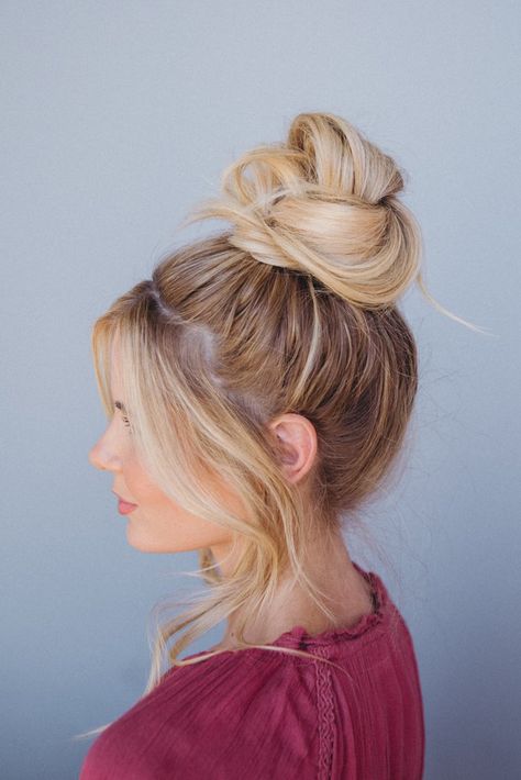 Tutorial: Twisted Top Knot – Barefoot Blonde Hair Lauren Conrad Hair, Top Knot Tutorial, Knot Tutorial, Top Knot Bun, Amber Fillerup Clark, Knot Bun, Long Hair Tips, Top Knot Hairstyles, Barefoot Blonde