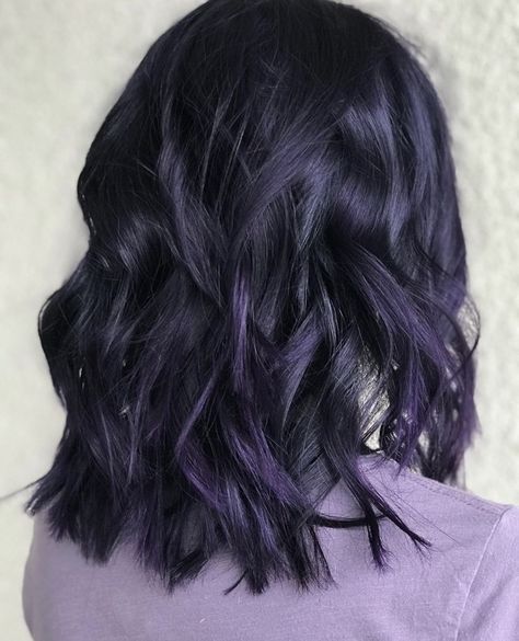 Dark Purple Bob Hair, Black Purple Short Hair, Dark Purple Short Hair, Hair Dye For Dark Skin, Purple Black Hair, Purple Bob, Hair References, Dark Purple Hair, Violet Hair