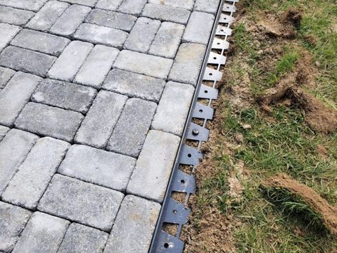 Square Paver Walkway, Simple Paver Walkway, How To Lay Pavers Walkways, How To Lay Pavers On Dirt, Diy Walkway To Front Door, Paved Walkway Ideas, Paver Sidewalk Ideas, Walkways To Front Door Diy, Diy Paver Patio Cheap