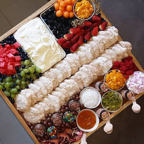 The Antipasto Queen on Instagram: “Dessert board today for 50 Homemade Mini pavlovas Using my mums incredible secret meringue recipe!!!!!!! Fresh fruit Lots of sweet stuff .…” Mini Pavlovas, Dessert Charcuterie, Amazing Food Platters, Mini Pavlova, Dessert Board, Meringue Recipe, Dessert Platter, Fruit Dishes, Food Platters