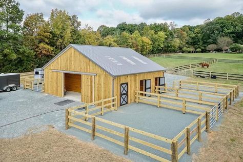 Outdoor Horse Riding Area, Pasture Layout Ideas, Small Horse Stable Design, Barnyard Layout, Horse Paddock Ideas Layout, Horse Turnout Ideas, Alpaca Barn Ideas, Small Horse Stable Ideas, Small Stable Ideas