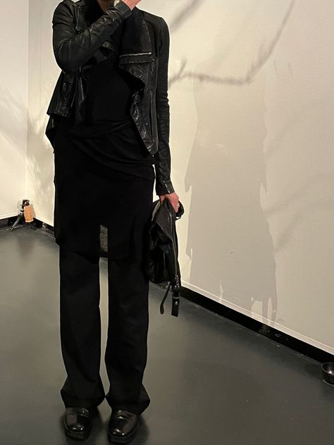 Ann Demeulemeester Boots Outfit, Ann Demeulemeester Aesthetic, Ann Demeulemeester 90s, Anne Demeulemeester, Ann Demeulemeester Boots, Style Aesthetic, Ann Demeulemeester, Mode Inspo, Dark Fashion