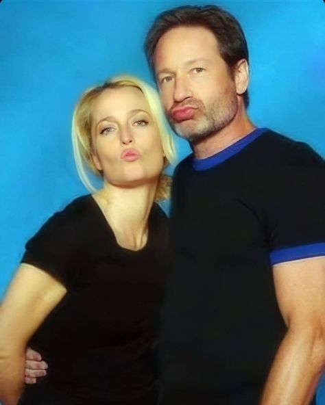 Gillian Anderson 👑 on Instagram: “💋😘🔥❤ Pic sent to me by @scullytheimmortal I have no idea if it is an edit or not, but I like it!🔥❤ (I messed around with it a bit to…” Good Night My Friend, David And Gillian, Mulder Scully, Gillian Anderson, X Files, Mom And Dad, On Twitter, Twitter, On Instagram