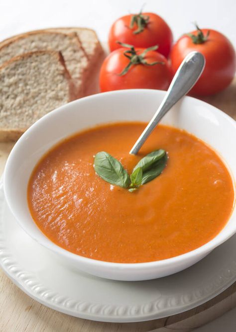 It’s simple, low in calories, carbs, fat and cost. It’s exactly what it says on the tin it’s Simple Skinny Tomato Soup Casserole Enchilada, Sugar Diet, Basil Soup, Tomato Soup Recipes, Carb Free, Easy Soups, Tomato Basil, World Recipes, Healthy Soup