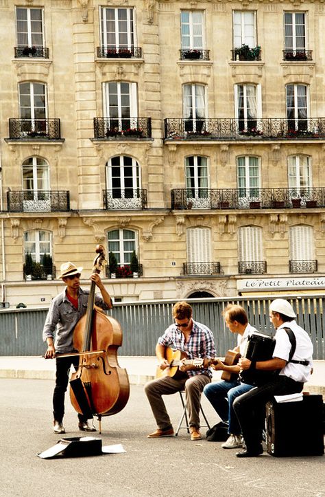 Sound Garden, Street Musicians, Midnight In Paris, Street Musician, I Love Paris, Living In Paris, Urban City, Paris Street, Victor Hugo