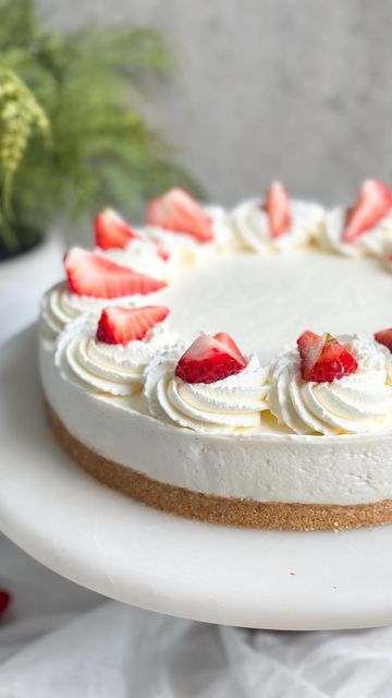 Decorate Cheesecake, Decorated Cheesecake, White Cheesecake, Cheesecake Decoration, Cheesecake Slice, Summer Sweets, Bake Cheesecake, Easy Cheesecake, Baked Goodies