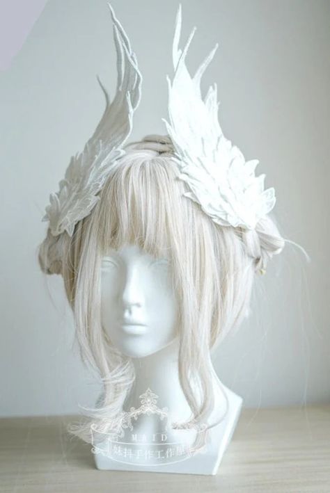 angel headpiece - Google Search Harajuku Hairstyle, Queen Drawing, Hair Clip Accessories, Braided Hairstyle, Fairytale Fashion, Feather Hair Clips, Headpiece Jewelry, Feather Hair, Anime Nerd