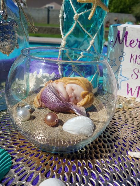 Mermaid Vase Centerpiece, Mermaid Centerpiece Ideas Diy Simple, Mermaid Baby Shower Centerpieces, Mermaid Theme Centerpieces, Mermaid Theme Baby Shower Ideas, Mermaid Centerpiece Ideas Diy, Little Mermaid Baby Shower Theme, Little Mermaid Centerpiece Ideas, Mermaid Table Centerpieces