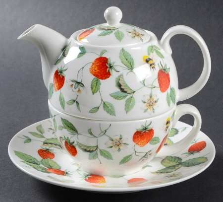 Teapot Alpine Strawberries, Bone China Teapots, Strawberry Kitchen, Strawberry Tea, China Teapot, Strawberry Decorations, Tea For One, Bone Crafts, Tea Pot Set