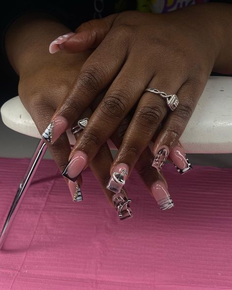 who doesn’t love a baddie freestyle !! are you located in Woodbridge ,VA and are looking for a nail tech who offers a variety of intricacy, 3-8 week retention, reliability, proper disinfection, and professionalism guaranteed by 100+ clients in the area? Want your claws laid and tamed ? Book with me or press the “book” or “contact” box in my bio if you’re interested in booking and would like to know prices #acrylicnails #nails #nailsofinstagram #nailsoftheday #nailsofig #nailsoftheweek #vana... Nail Tech Room, Tech Room, T Love, Wood Bridge, Nail Tech, Love A, Acrylic Nails, Nails, Quick Saves