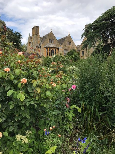 Chipping Campden, Manor Garden, England Travel, Country House, Monument Valley, Trip Advisor, Roof, Need To Know, England