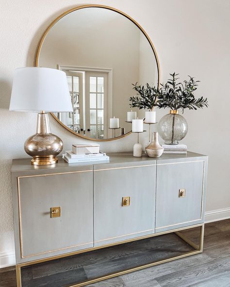 Side Board Styling Entryway, Large Buffet Mirror, Console Table Decorating Bedroom, Side Console Table Decor, Dining Console Design, Side Board Living Room, Side Board Decor Ideas, Side Board Design, Entrance Console Design