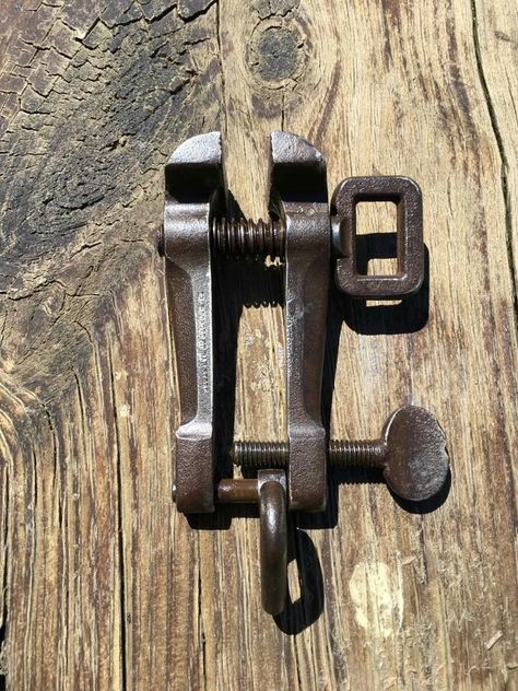 Hand vise Woodworking Machine, Metal Lathe, Blacksmith Tools, Antique Tools, Old Tools, Machine Shop, Vintage Tools, Metal Shop, Diy Tools