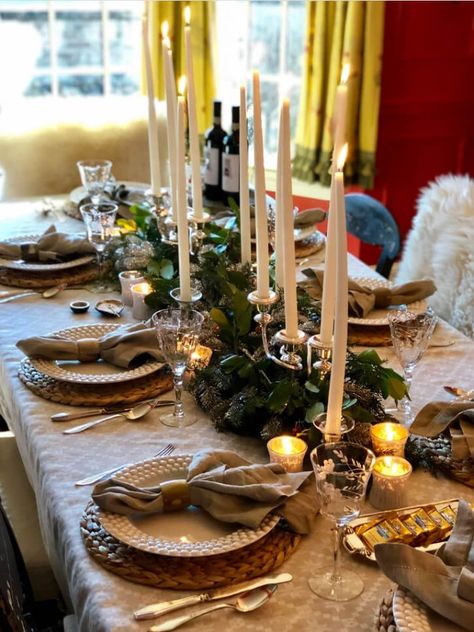 Winter Dining Table Decor, Fall Tablescapes Elegant, Winter Dining Table, Thanksgiving Tablescapes Elegant, Birthday Table Setting, Thanksgiving Table Inspiration, Christmas Inn, Maine Christmas, Holiday Dining Table Decor