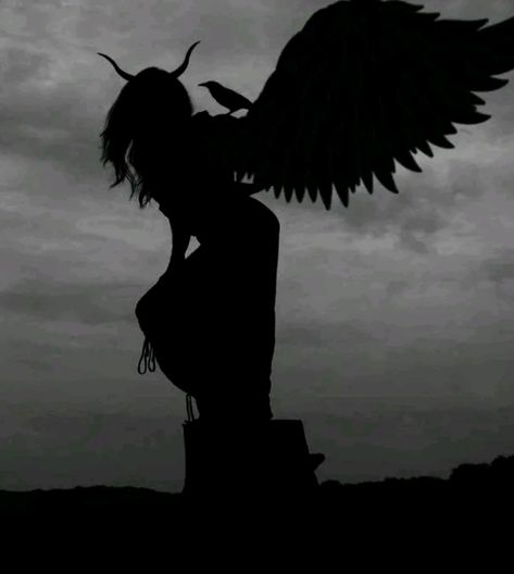 Demon Aestethic Female, Demon Queen Aesthetic, Black Horns Aesthetic, Evil Angel Aesthetic, Demon Aestethic Girl, Black Wings Aesthetic, Demon Aestethic Black, Angel With Horns, Demonic Aesthetic