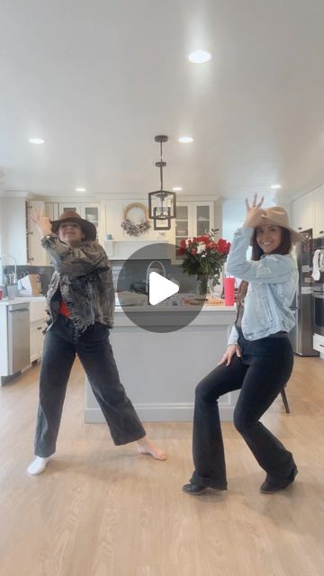 Aubree M Gustafson on Instagram: "When this song and dance have a complete chokehold on us!  DC: @mattmccall @dexrated #mom #motherdaughter #dance #beyonce" Fun Dance Moves, Two Step Dance, Dance Video Song, Sister's Day, Funny Fingers, Animal Therapy, Elvis Sings, Film Dance, Afro Dance