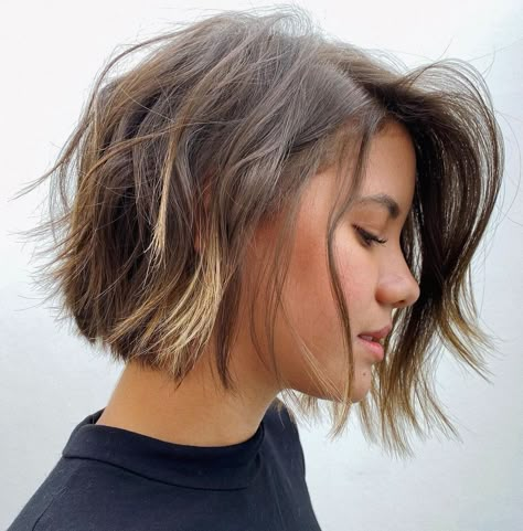 Thicken Fine Hair, Bob Balayage, Matrix Hairstyle, Chin Length Haircuts, Hair Adviser, Shaggy Bob, Straight Blonde Hair, Chin Length Bob, Chin Length Hair