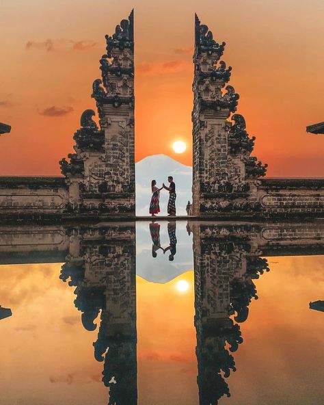 Bali Travel Photography, Heavens Gate, Bali Itinerary, Voyage Bali, Bali Hotels, Bali Island, Active Volcano, Destination Voyage, Cute Love Images