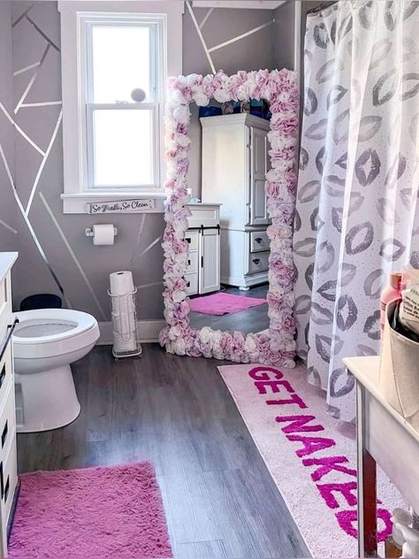 #DecorInspiration #HomeIdeas #InteriorInspo #HomeInspiration #HouseGoals #HomeDecor #InteriorDesign #HomeStyle #HomeDecorating #DecorTips College Bathroom Ideas, Bathroom Decor Apartment Girly, Teenager Bathroom, Apartment Decor Living Room, Girly Apartment Ideas, College Bathroom, Teenager Bedroom, Apartment Decor Ideas, Apartment Simple