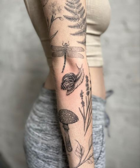 Botanical Tattoo Sleeve, Natur Tattoo Arm, Neat Tattoos, Snail Tattoo, Worst Tattoos, Ancient Tattoo, Bad Tattoos, Botanical Tattoo, Dream Tattoos