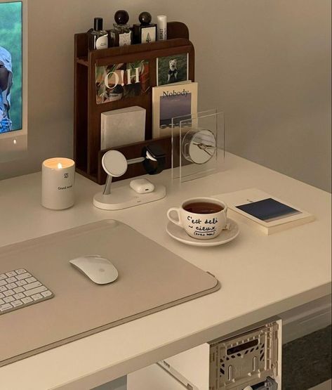 Classy Desk, Study Desk Decor, Desk Layout, Pc Table, Desk Inspiration, Room Desk, Minimalist Room, Room Makeover Bedroom, Desk Set