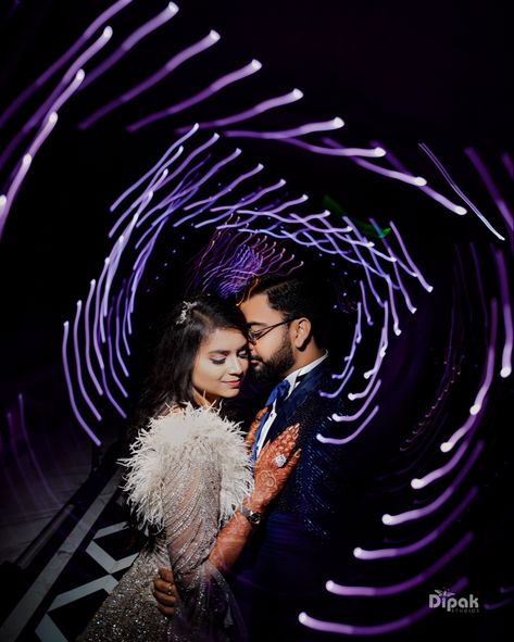 Sangeet Photography Poses, Sangeet Couple Poses, Creative Couple Poses, Reception Photography Poses, Sangeet Portraits, Sangeet Board, Sangeet Poses, Sangeet Photos, Night Poses