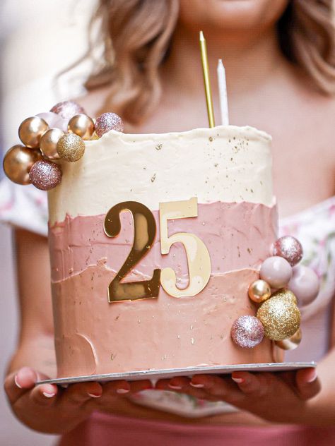 #dustypink #pink #cakesofinstagram #cakestyle 25th Bday Cake, 25th Birthday Cake, Birthday 25, 25th Birthday Cakes, Cake Day, Birthday Planning, Fashion Cakes, Pretty Birthday Cakes, 25th Birthday