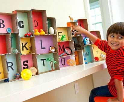 Alphabet Museum: Here's a hands-on way to boost early literacy skills. Simply raid your pantry for boxes, line them with colorful printouts on card stock, and start playing! Preschool Literacy, Letter Activities, Alphabet Preschool, Found Objects, Kindergarten Literacy, Early Literacy, Literacy Skills, Learning Letters, Alphabet Activities