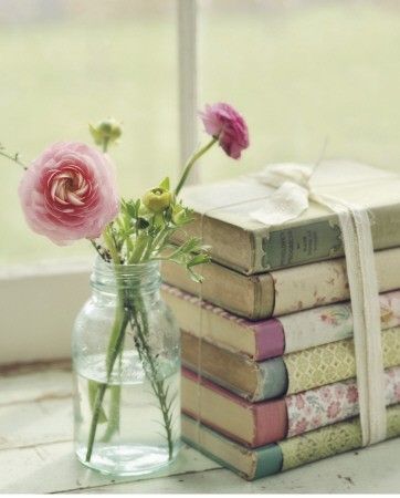 Love the idea of wrapping old books with shabby chic paper....going to do this in my guest bedroom! Camera Shabby Chic, Stacks Of Books, Shabby Chic Decorating, Cocina Shabby Chic, Bloom Book, Shabby Chic Decor Bedroom, Styl Shabby Chic, Chic Bedroom Decor, Estilo Shabby Chic