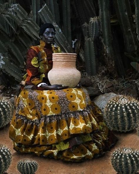 In “African Victoria” (2019), Zimbabwean artist Tamary Kudita ( @africatotheworldzw ) powerfully confronts the legacies of colonialism and unchosen histories, transforming invisible bodies into symbols of strength and visibility. By using African fabrics, Kudita not only reclaims cultural and gendered identities but also honors Zimbabwe’s rich heritage, challenging viewers to reconsider the narratives that shape contemporary African identity. Fashion Portfolio Ideas, Swarm Of Bees, Portraiture Artist, The Legacies, Geometric Sculpture, Livingstone, African Fabrics, Photography Pricing, Contemporary Photographers