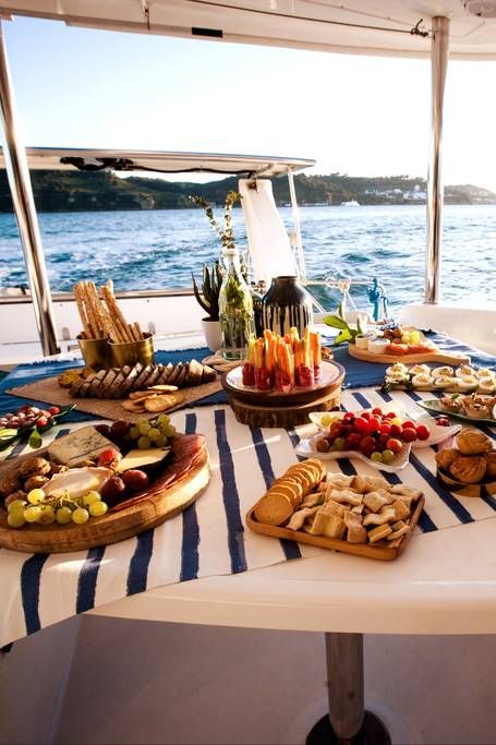 Boat Birthday Party Ideas Decoration, Yacht Party Theme, Hens Party Themes, Yatch Boat, Boat Interior Design, Cruise Food, Boat Pics, Yacht Party, Private Yacht